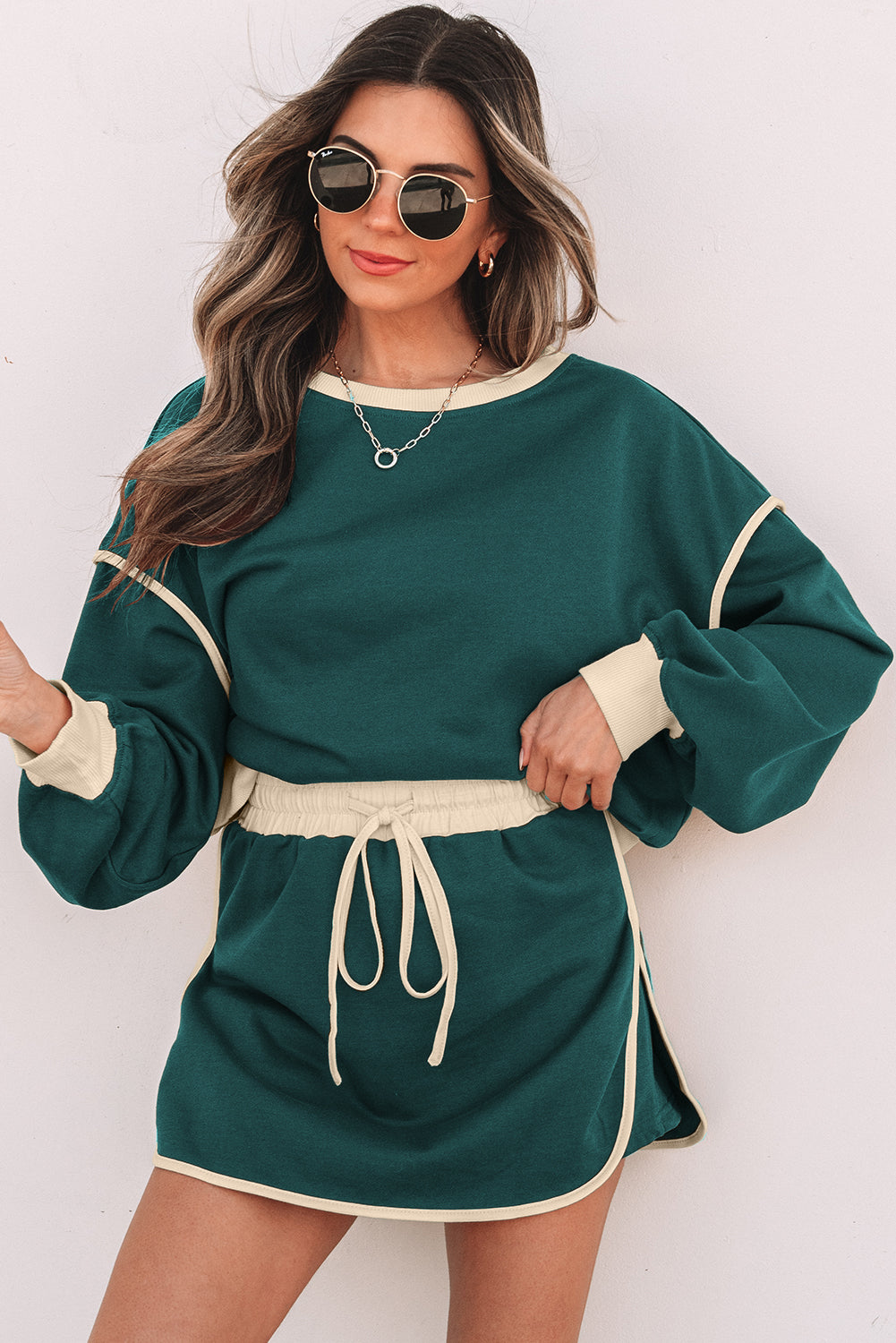 Color Contrast Loose Pullover and Lace-up Waist Skort Set
